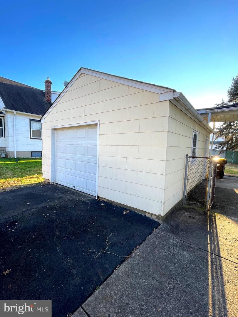1090 Buttonwood Avenue photo 36