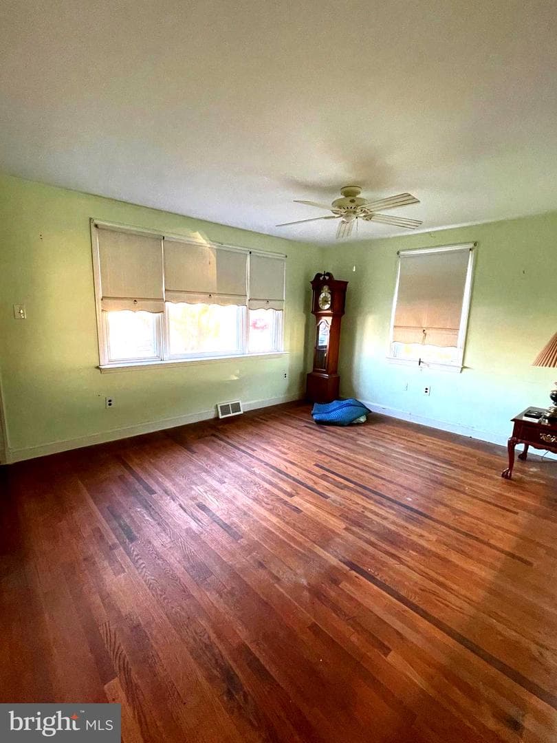 1090 Buttonwood Avenue photo 4