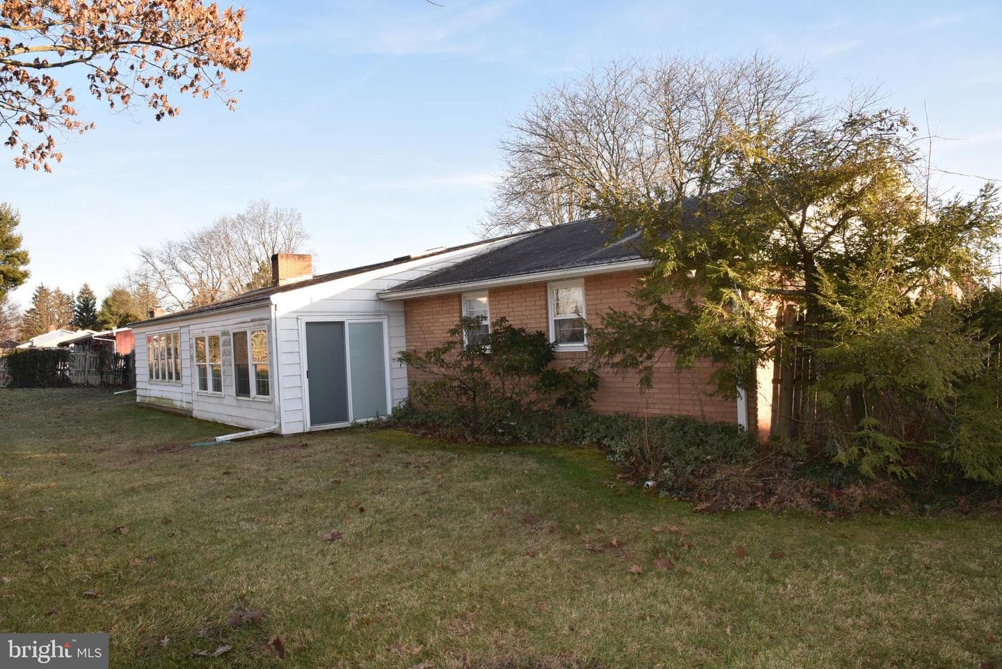 2370 Hillcrest Road photo 3