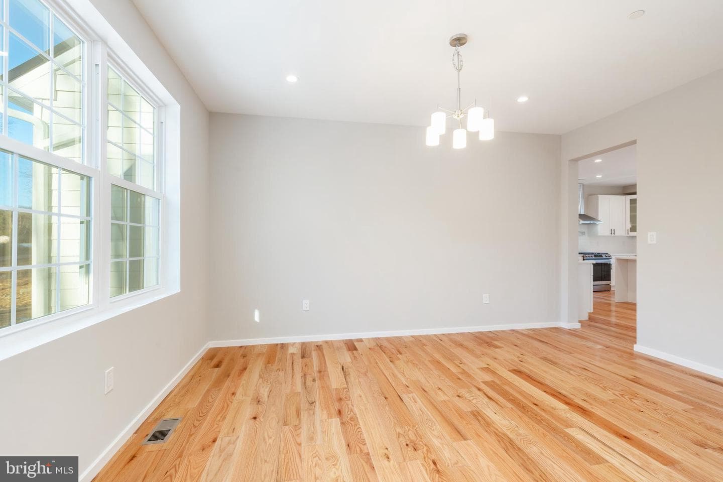 1070 Bristol Rd photo 18