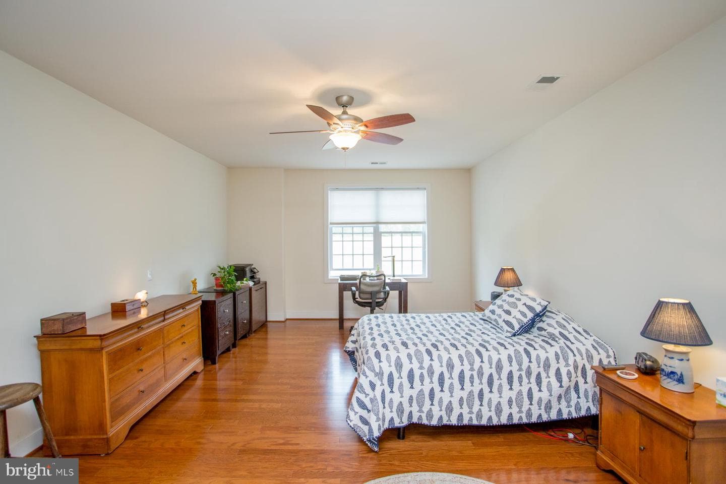 5220 Meridian Boulevard photo 34