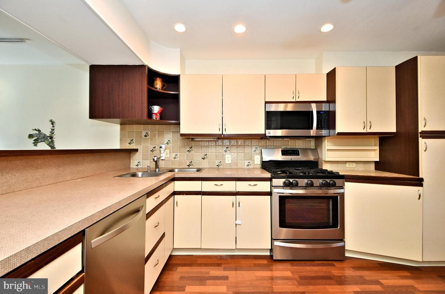 978 Browning Place photo 9