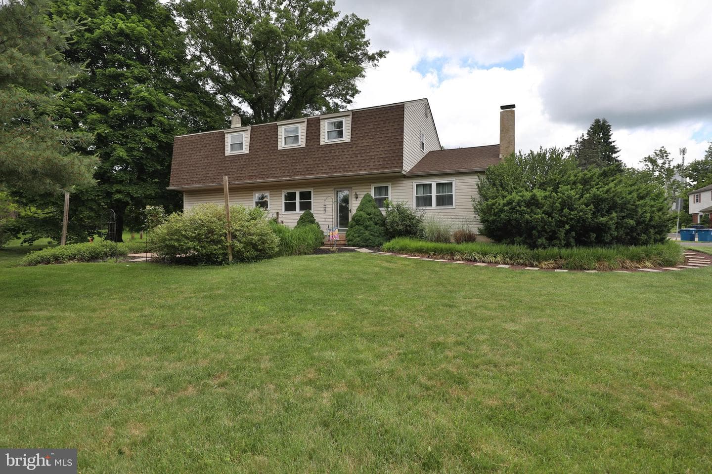 28 W Hillcrest Avenue photo 33