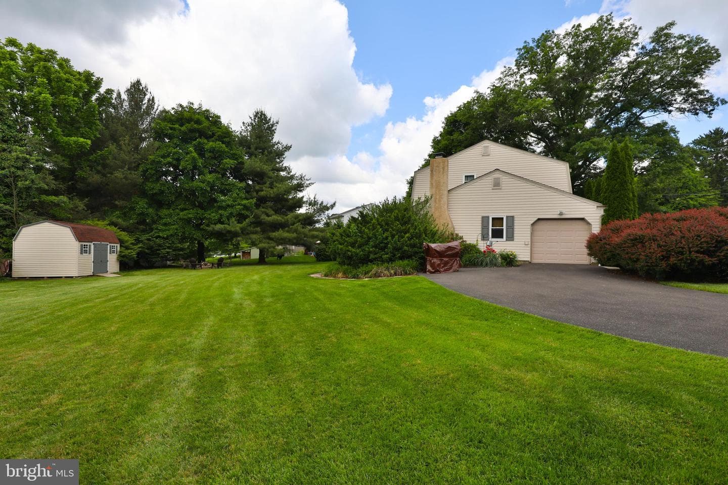 28 W Hillcrest Avenue photo 37