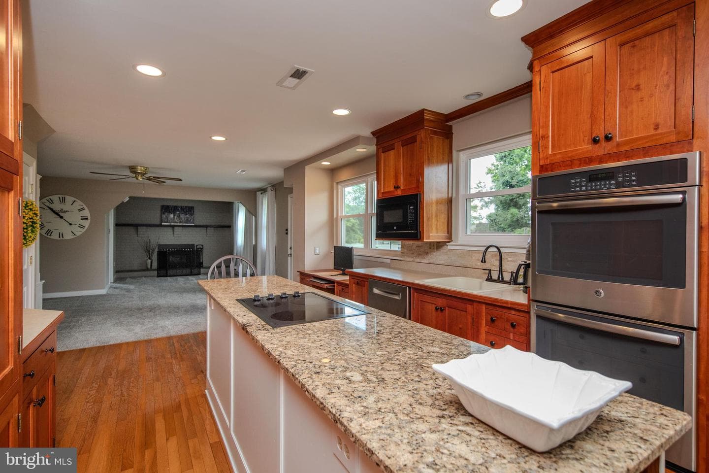 28 W Hillcrest Avenue photo 7