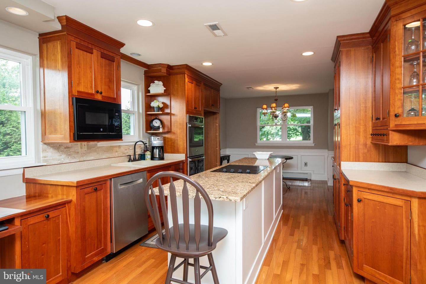28 W Hillcrest Avenue photo 8