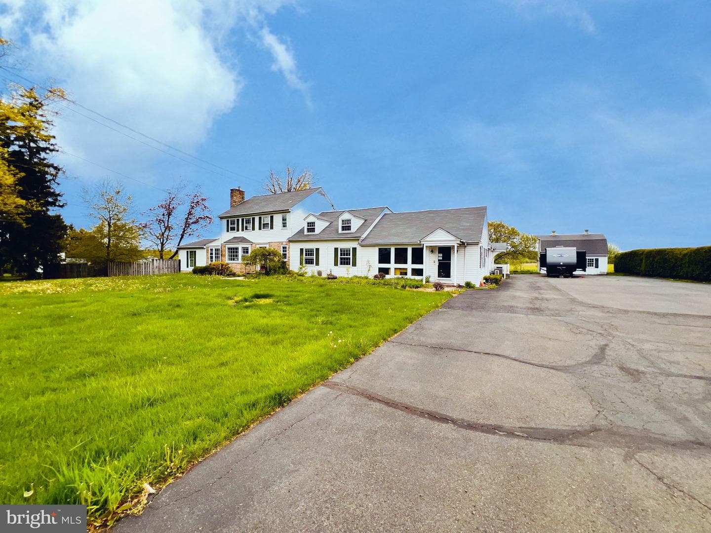 4877 W Swamp Road photo 3