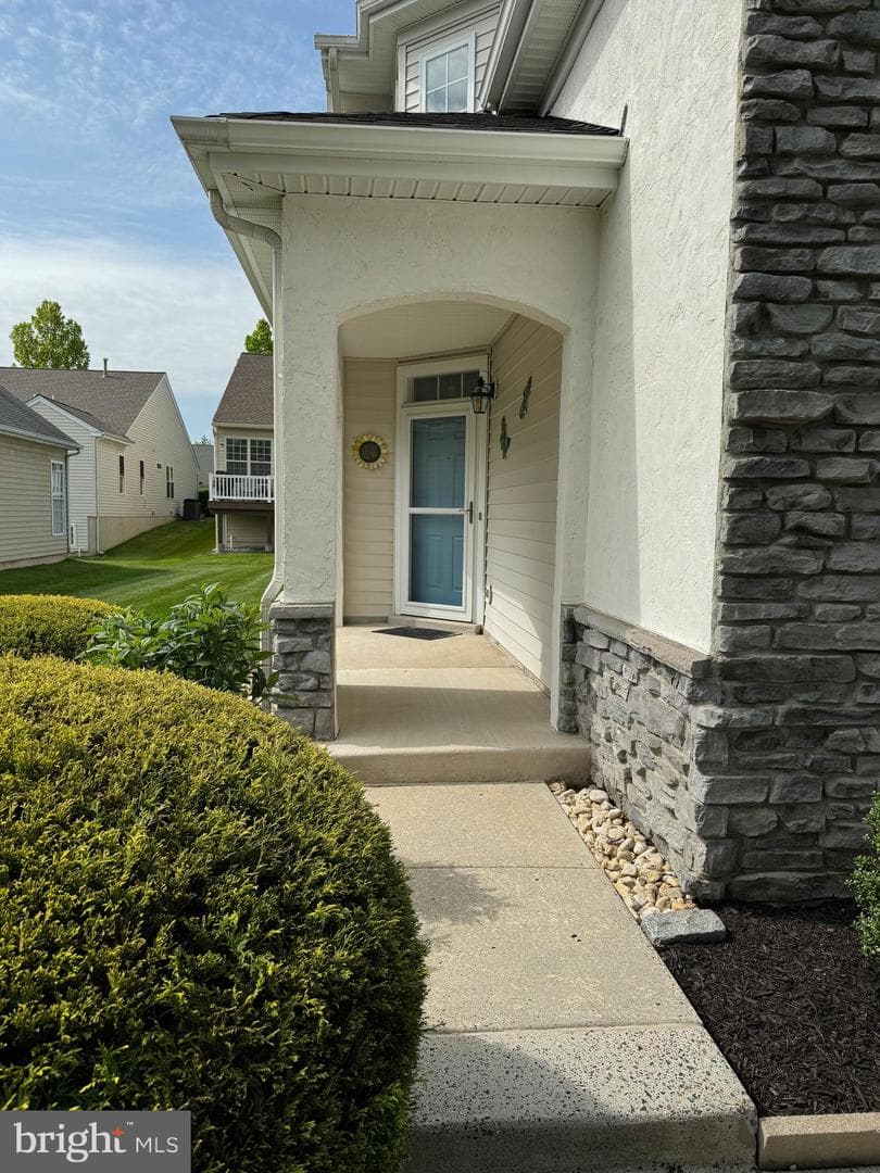 1212 Scott Place photo 3