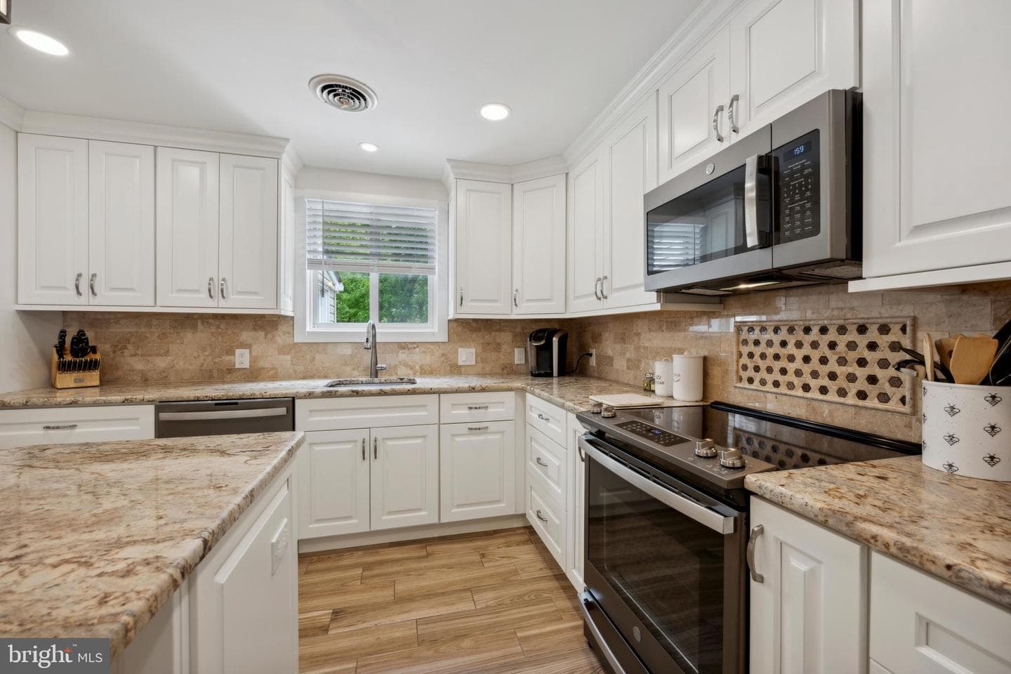 21 Hilltop Road photo 10