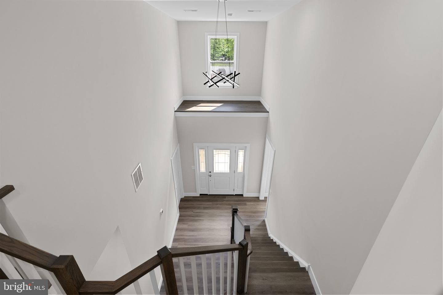 825 Elm Avenue photo 19
