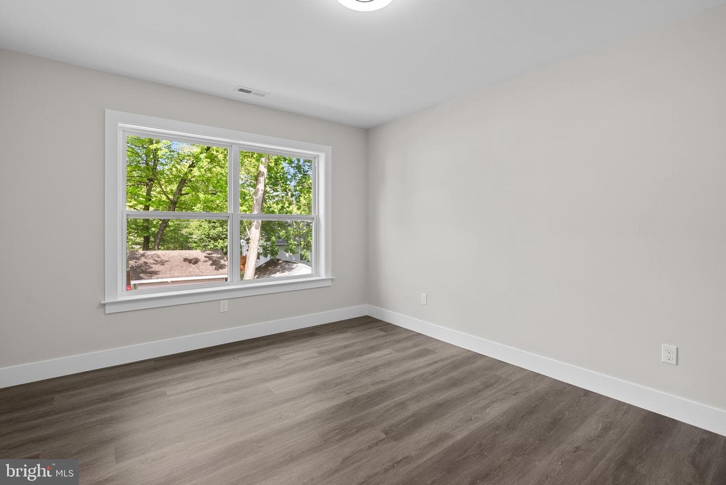825 Elm Avenue photo 21