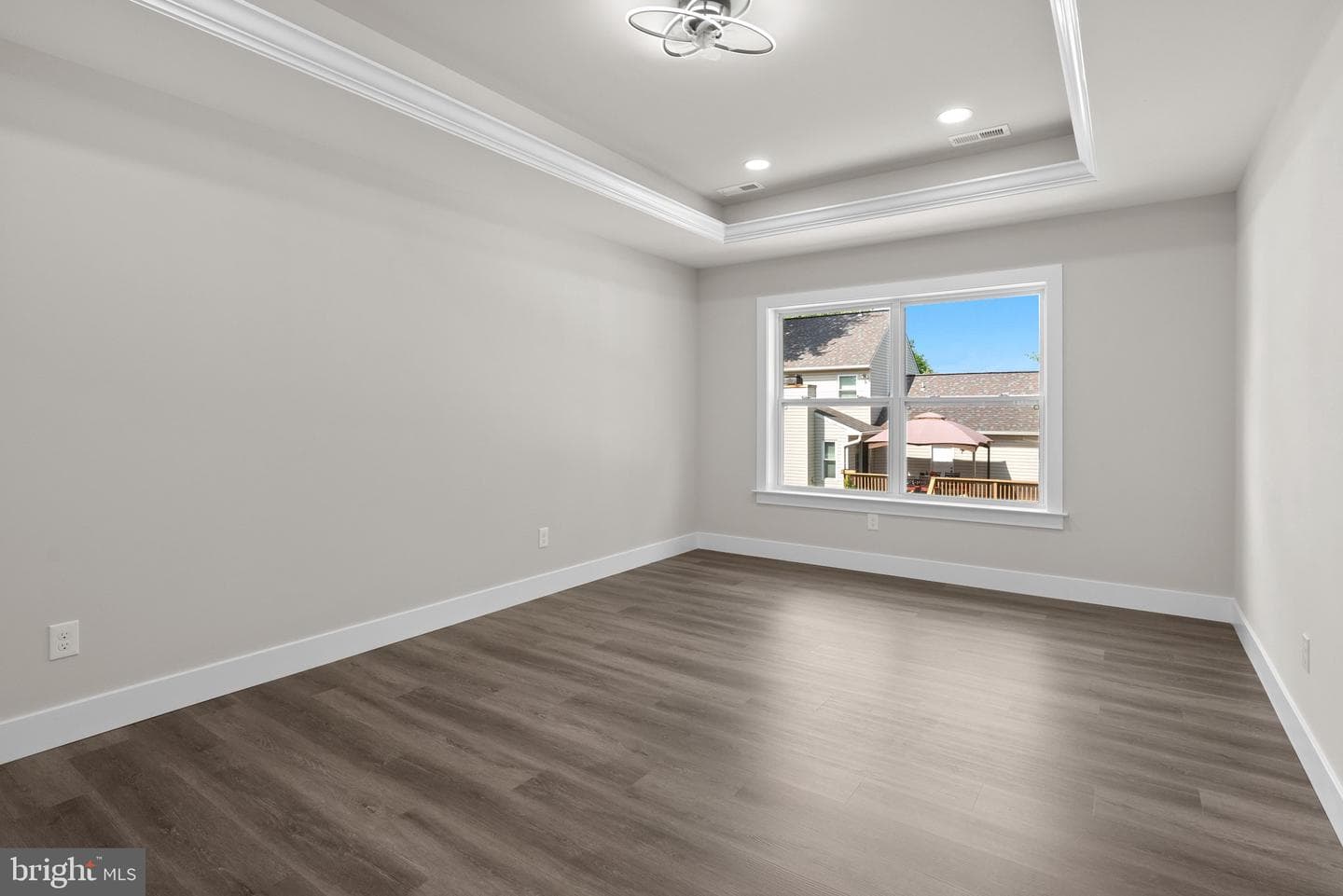 825 Elm Avenue photo 25
