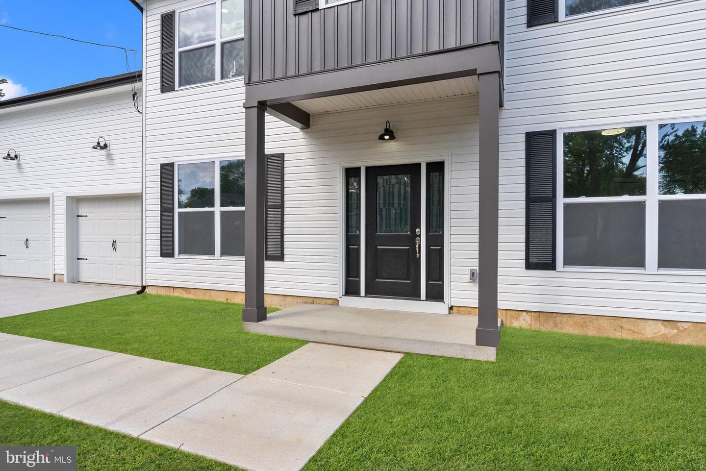 825 Elm Avenue photo 3
