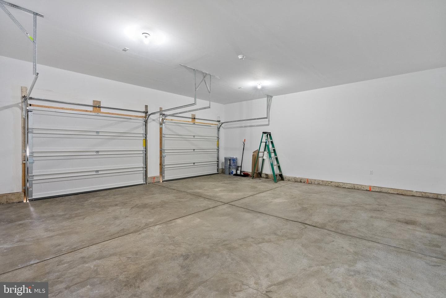 825 Elm Avenue photo 31