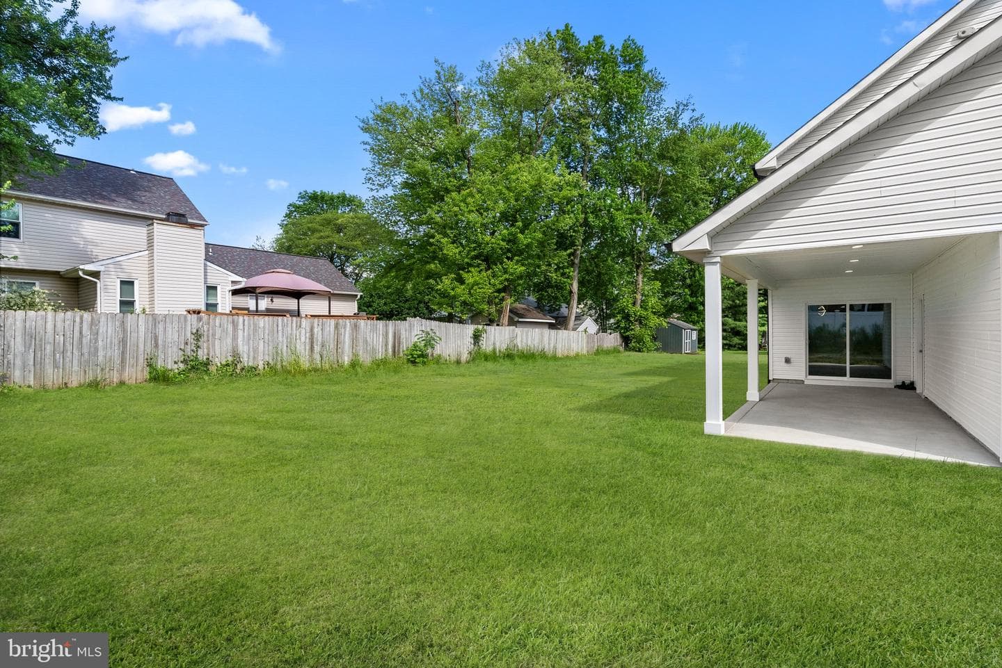 825 Elm Avenue photo 36