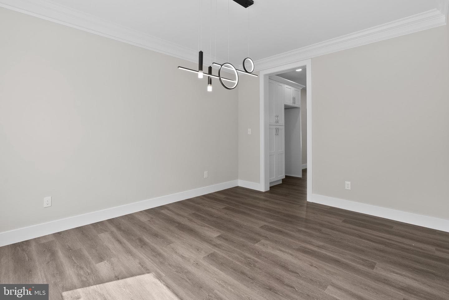 825 Elm Avenue photo 6