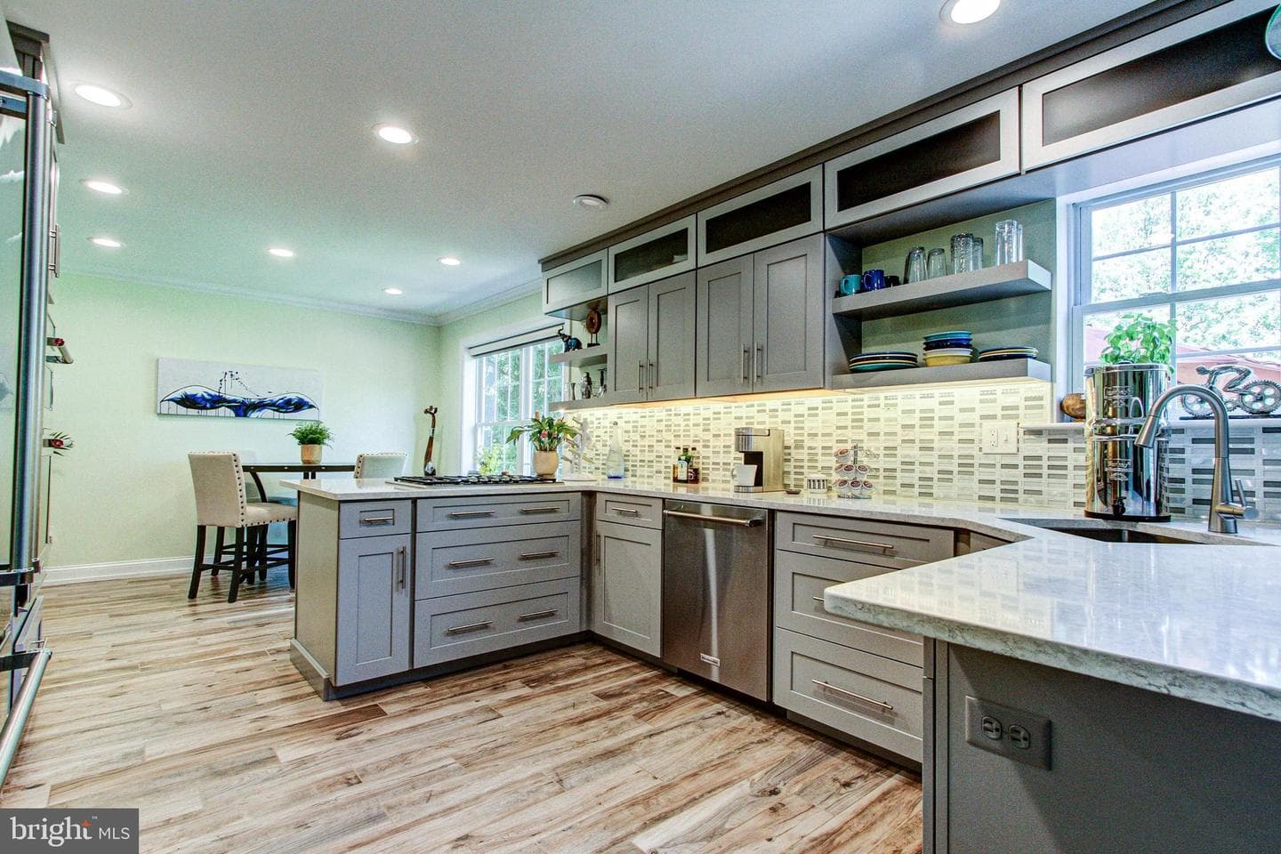 2051 Valley View Drive photo 4
