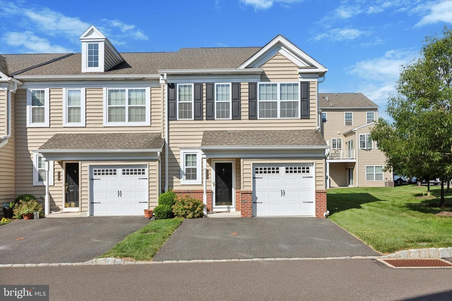 208 Moore Court photo 2