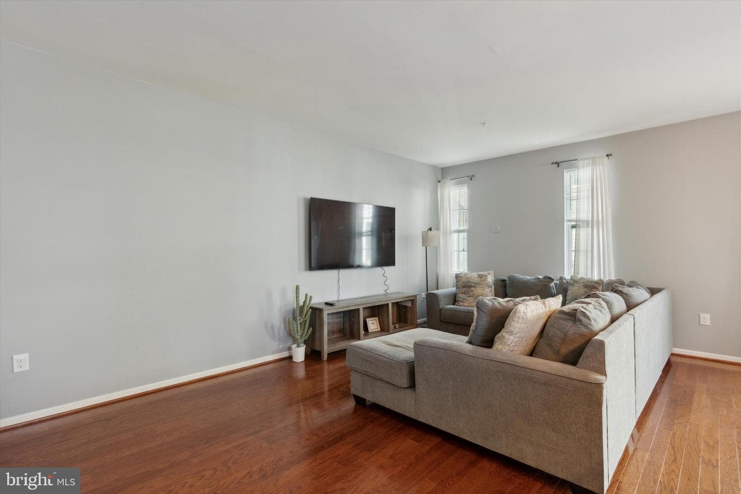 208 Moore Court photo 6