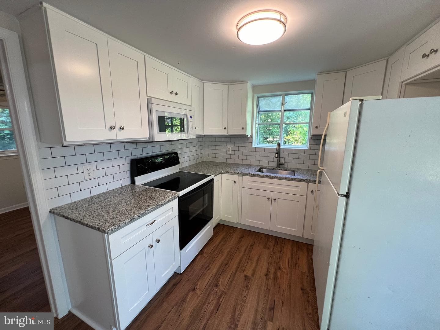 1215 Longview Avenue photo 3