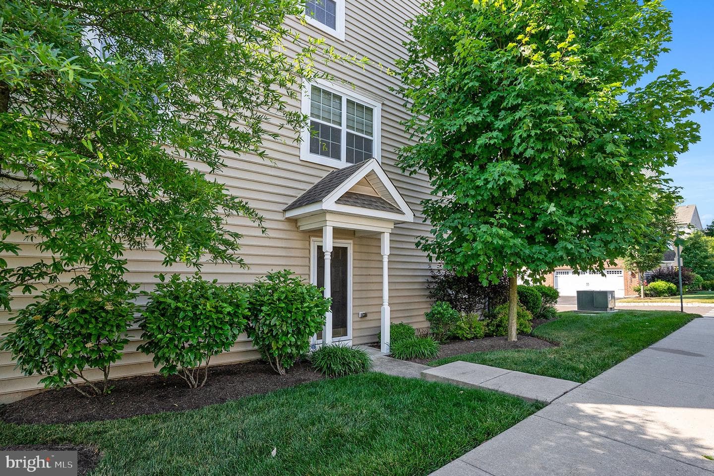 305 Van Artsdalen Court photo 2