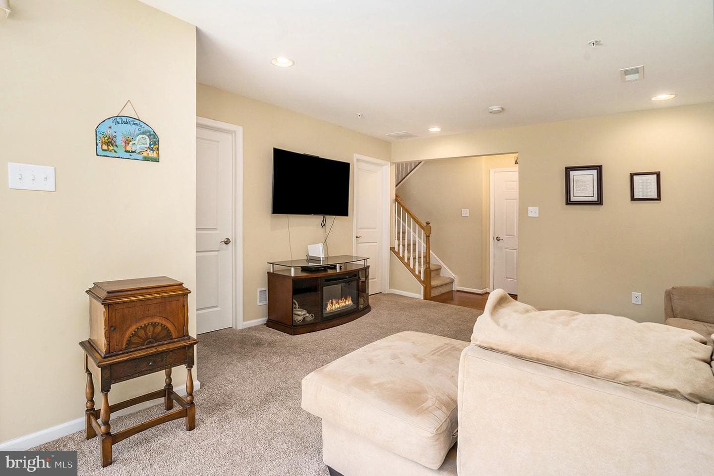305 Van Artsdalen Court photo 7