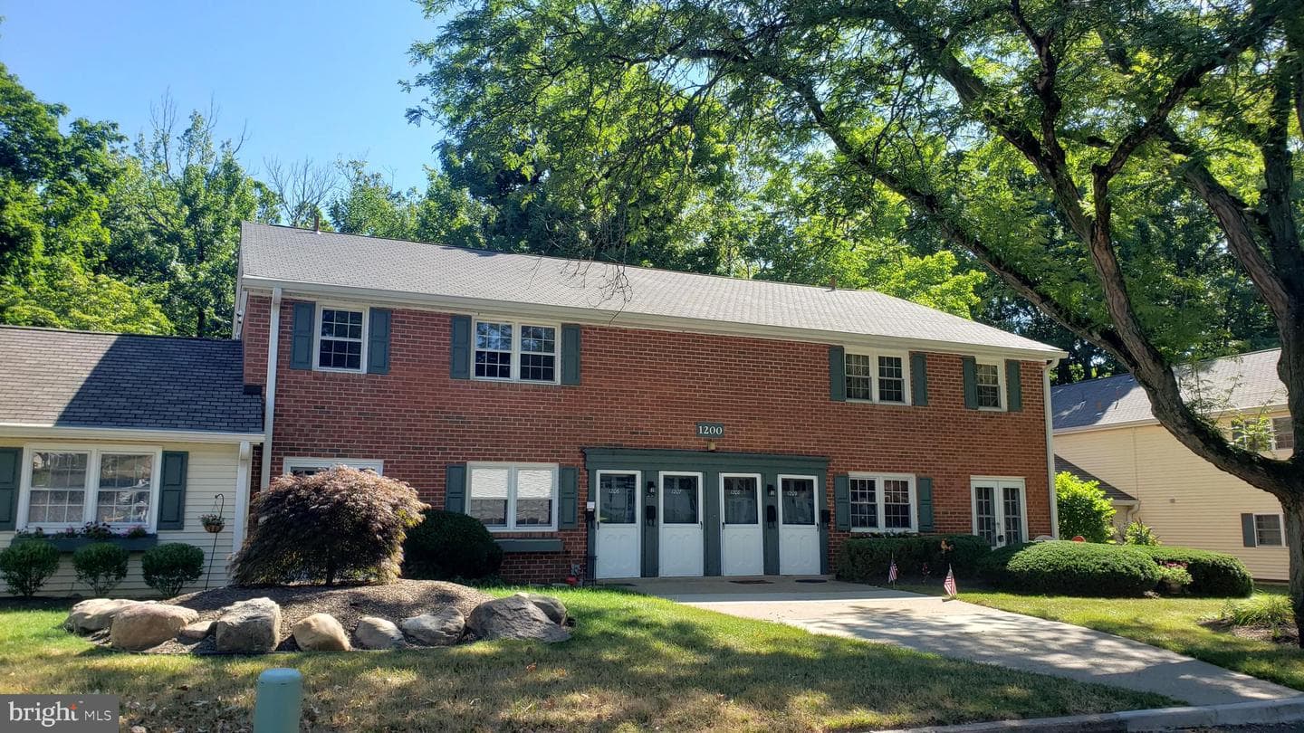 1207 Yardley Cmns