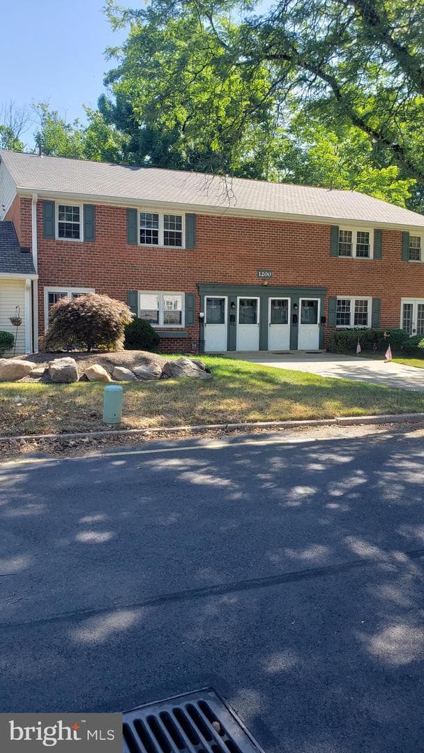 1207 Yardley Cmns photo 2