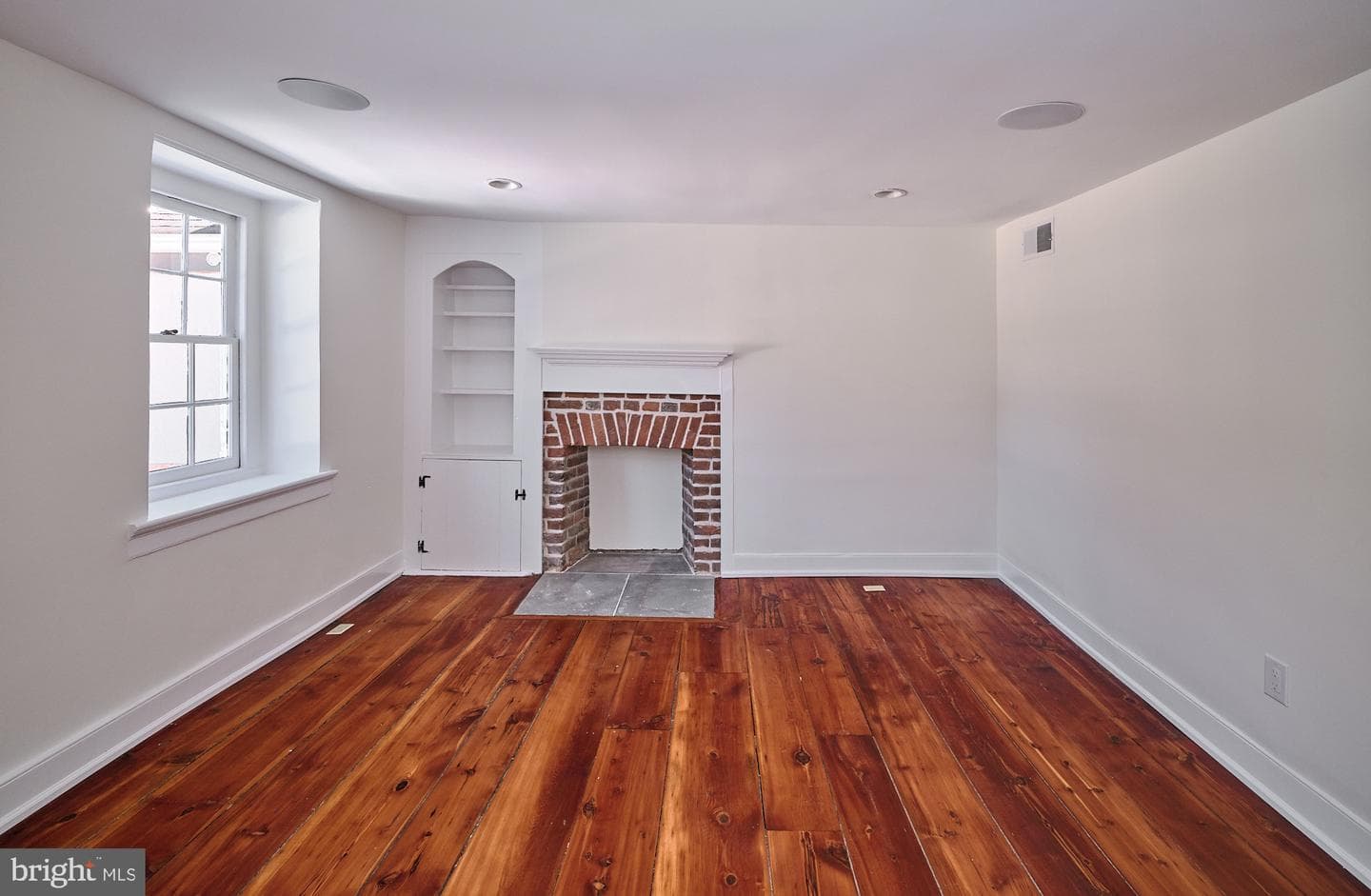 107 S Court Street photo 20