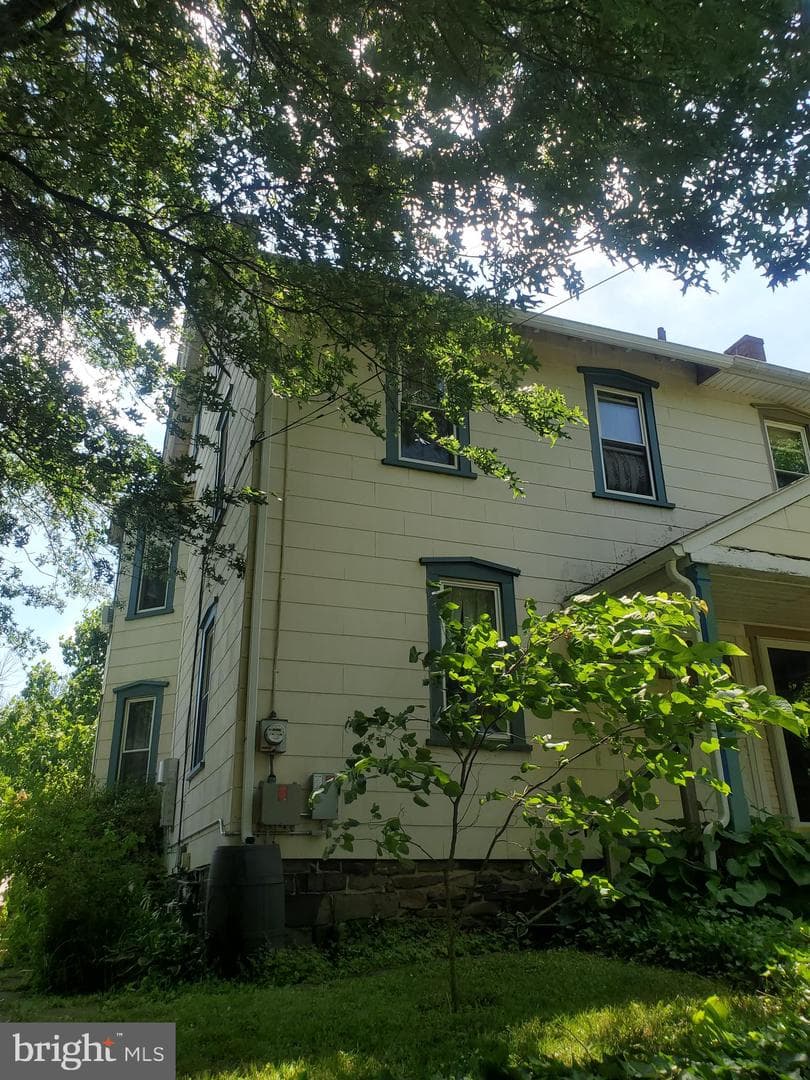 442 Lawn Avenue photo 1