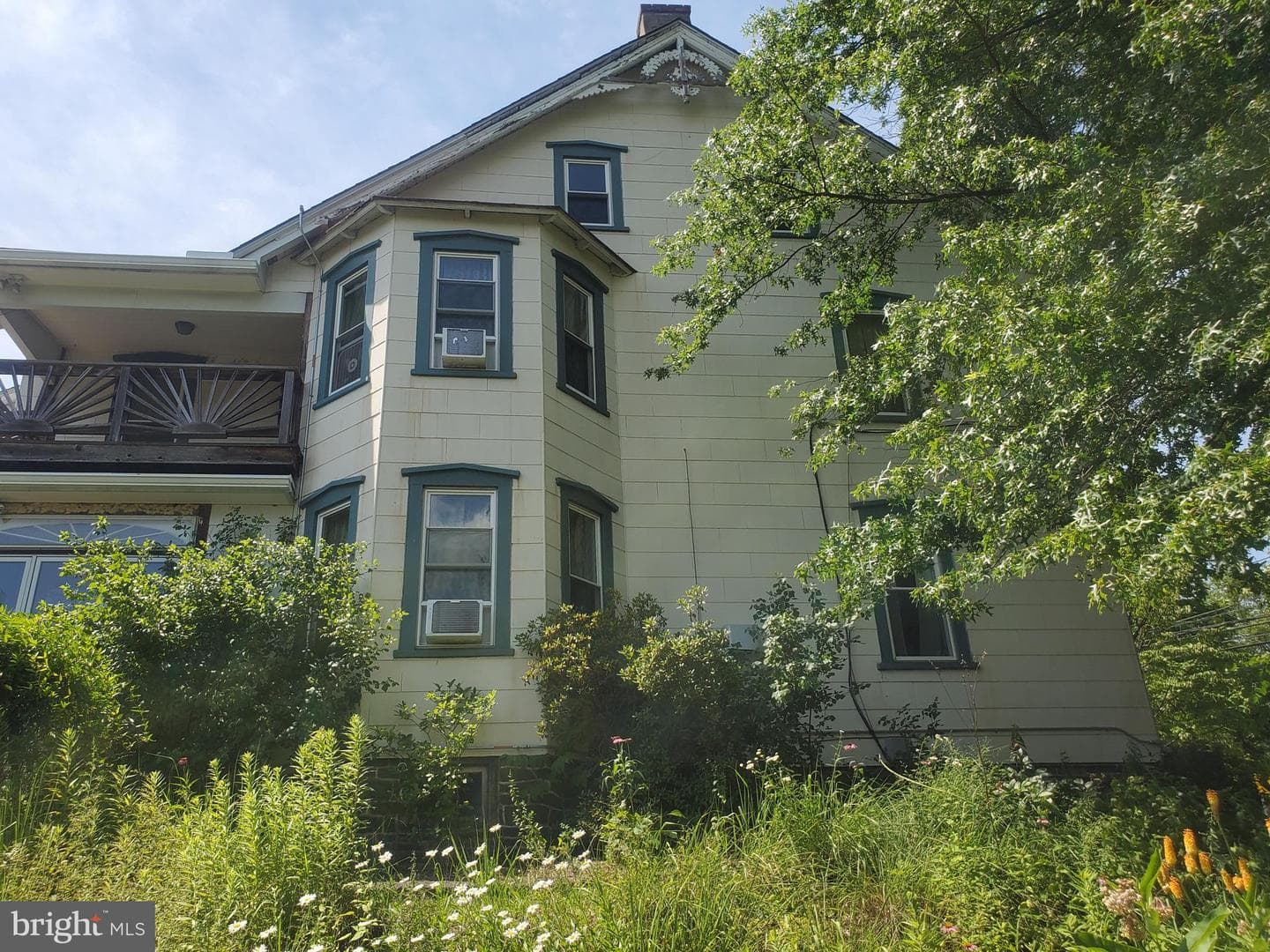 442 Lawn Avenue photo 2