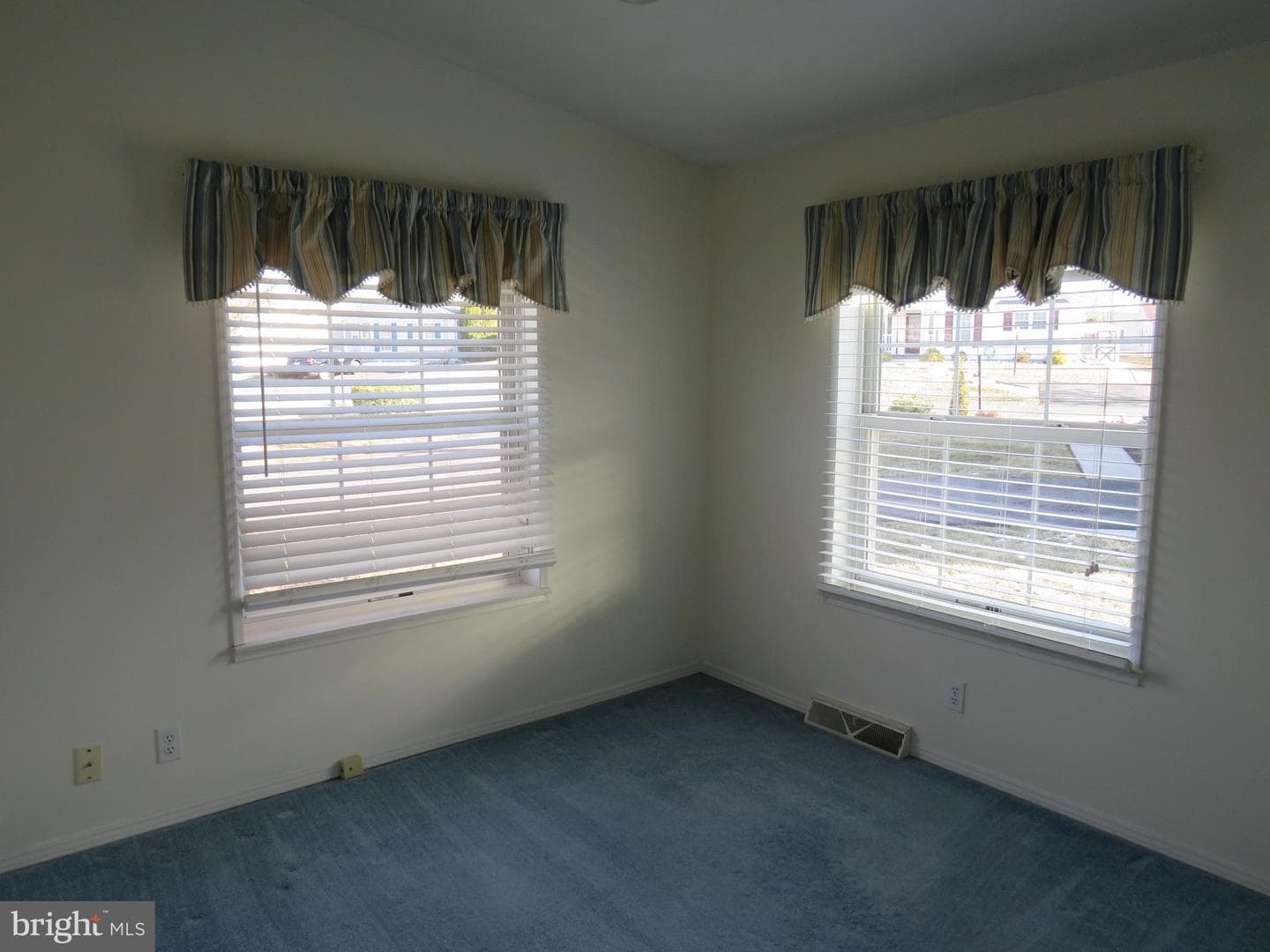 410 Redbird Court photo 34
