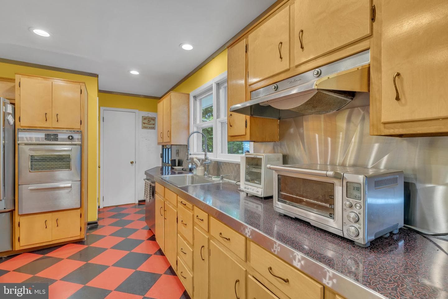 860 Queens Drive photo 27