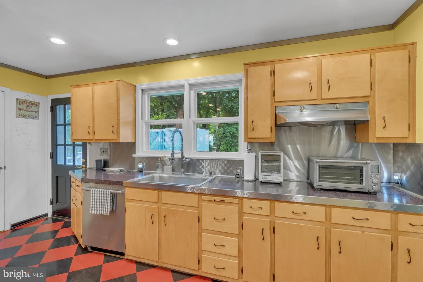 860 Queens Drive photo 28