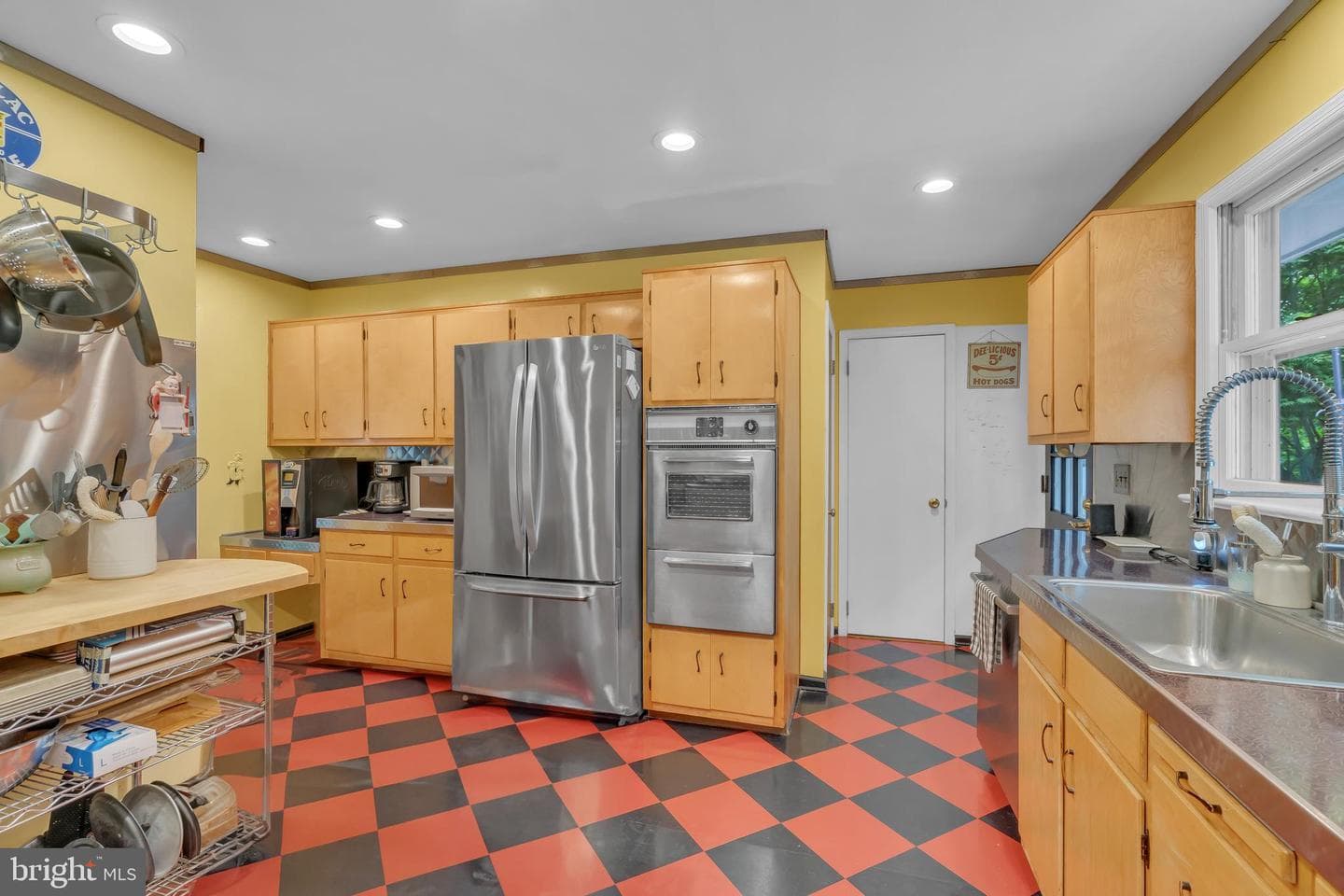860 Queens Drive photo 30