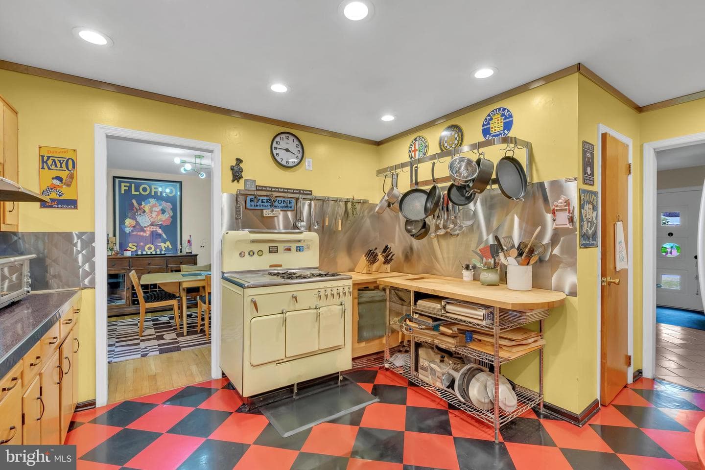 860 Queens Drive photo 31