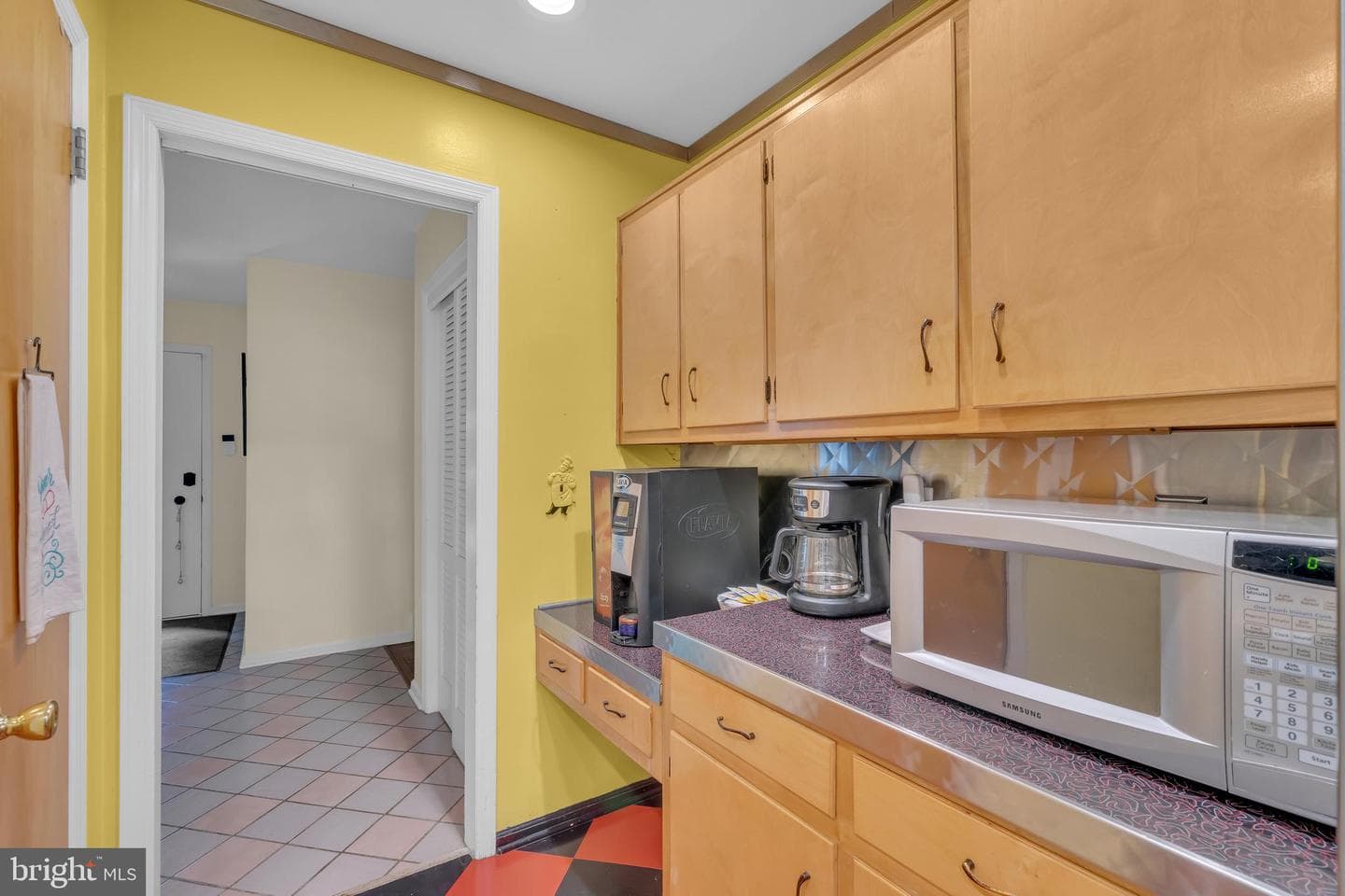 860 Queens Drive photo 32