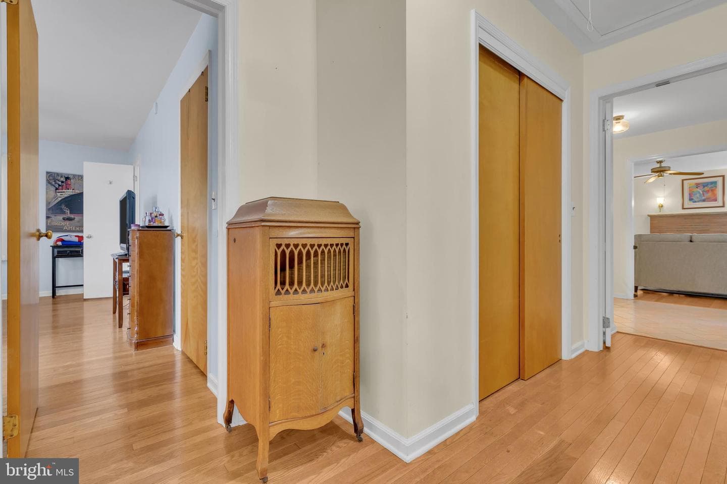 860 Queens Drive photo 33