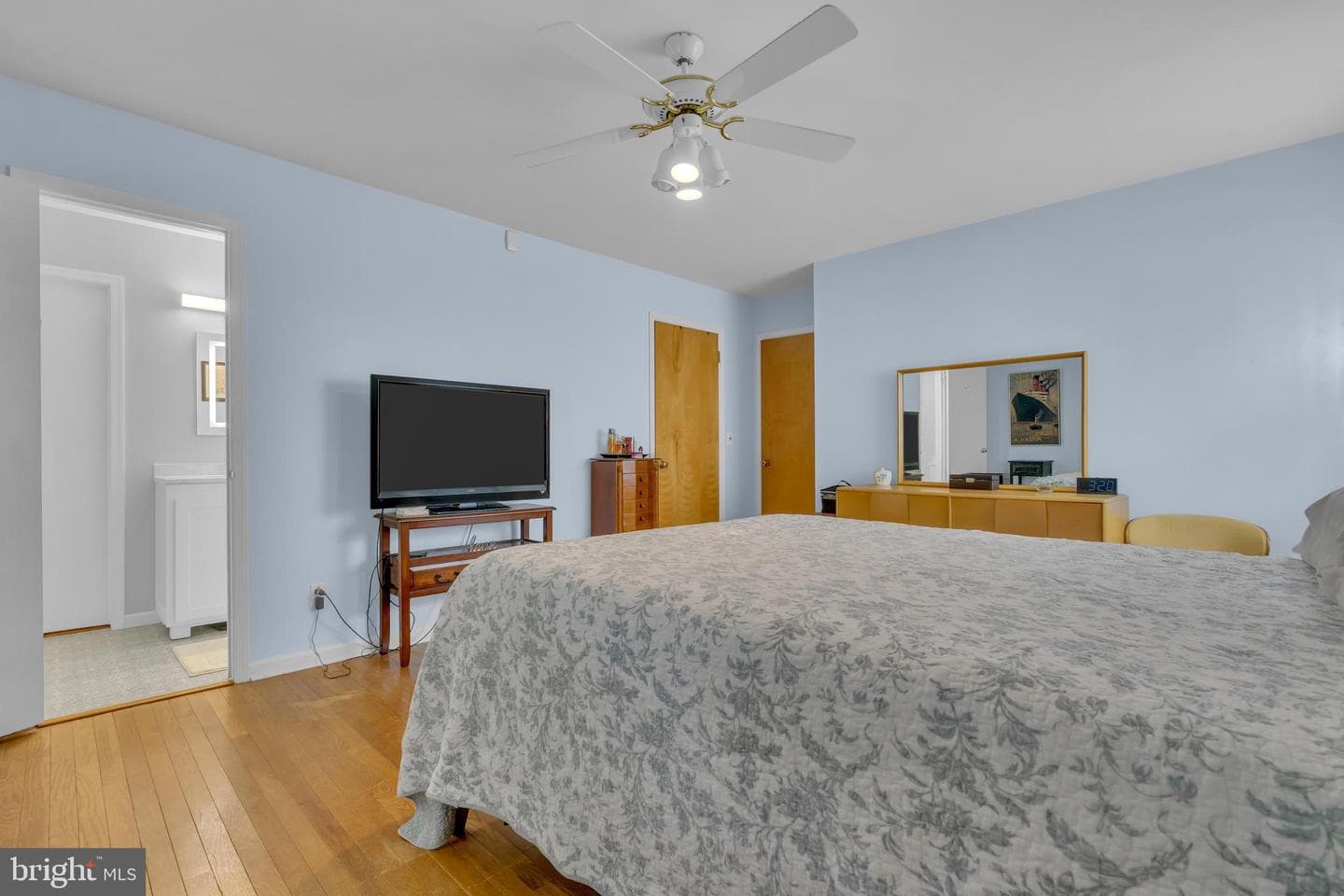 860 Queens Drive photo 36