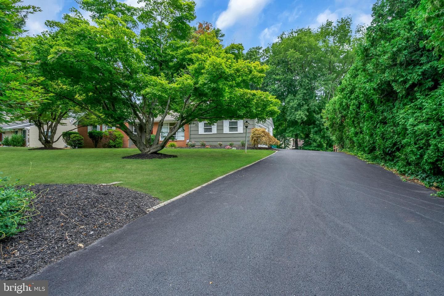 860 Queens Drive photo 5
