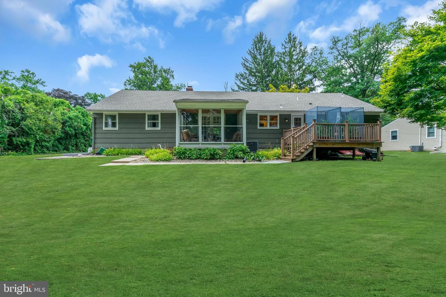 860 Queens Drive photo 55