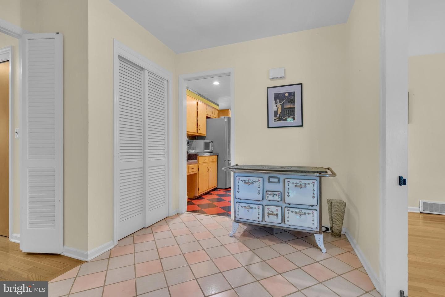 860 Queens Drive photo 7