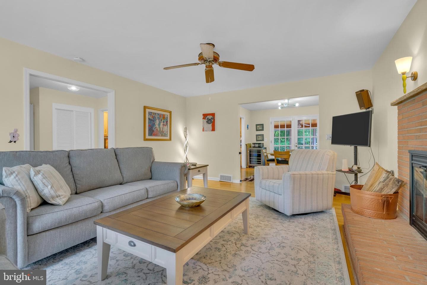 860 Queens Drive photo 9