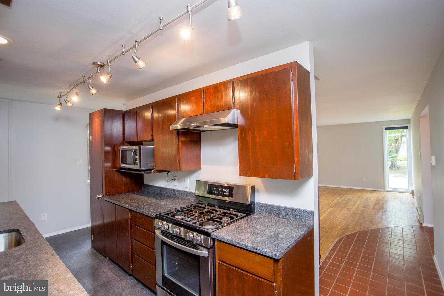 53 Belmont Square photo 9