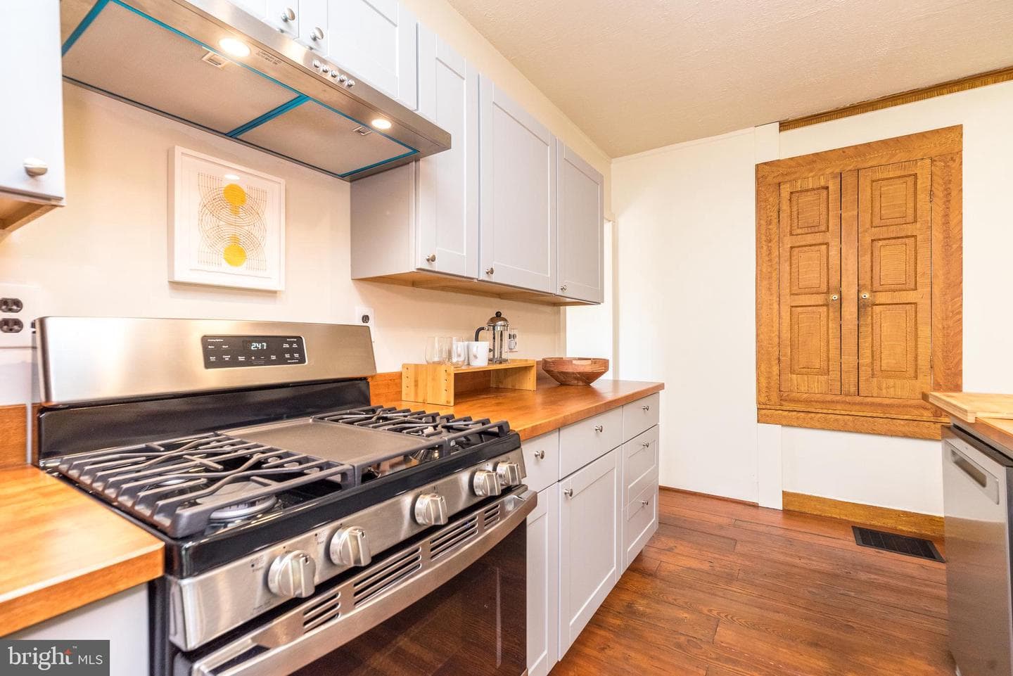 1055 River Road photo 10