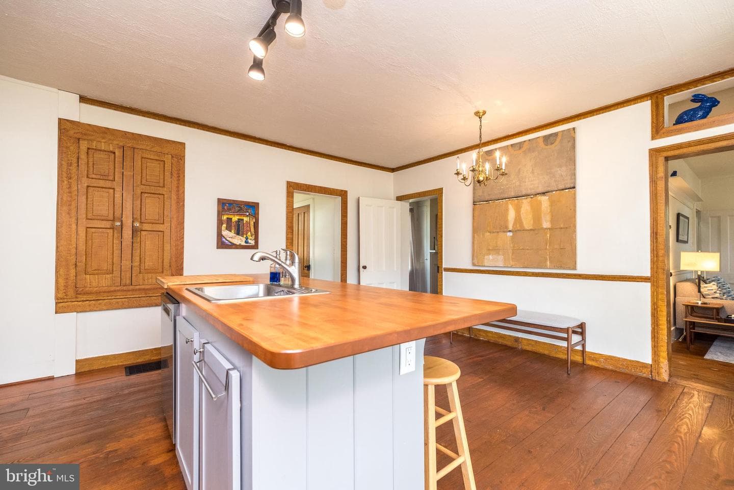 1055 River Road photo 12