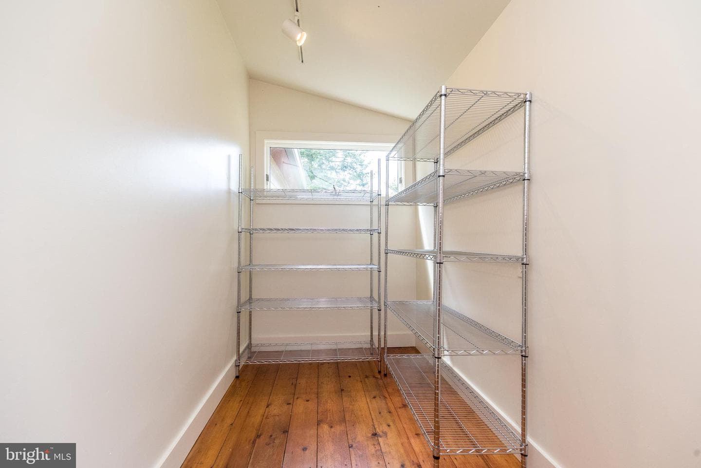 1055 River Road photo 14