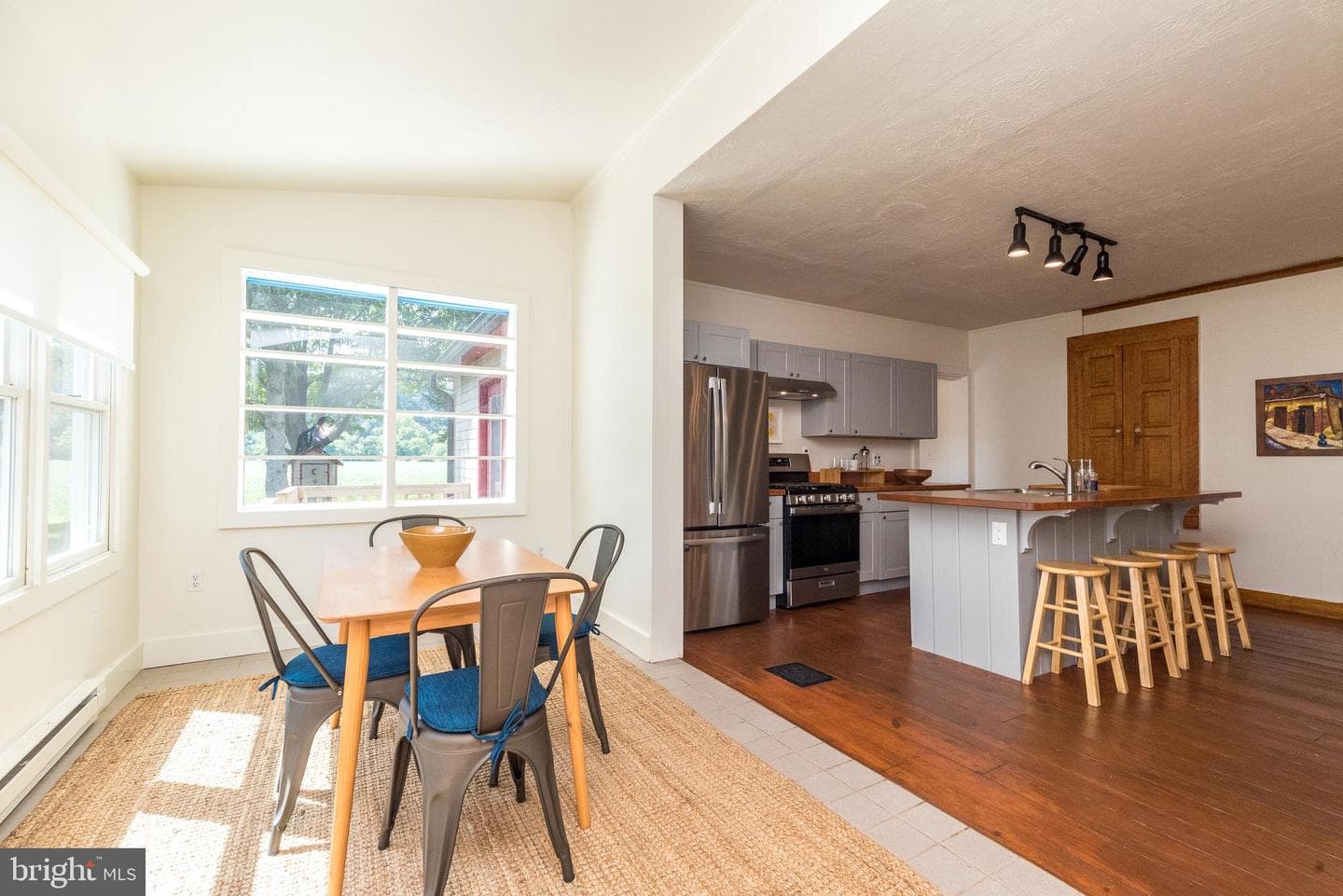 1055 River Road photo 15