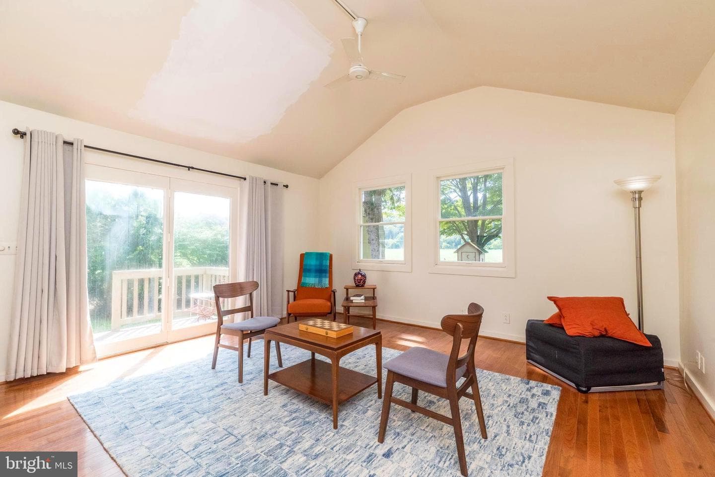 1055 River Road photo 17