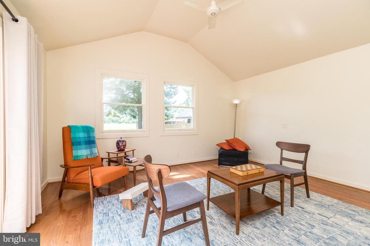 1055 River Road photo 18
